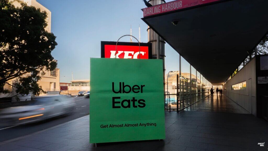 Torba Uber Eats schowała reklamę KFC