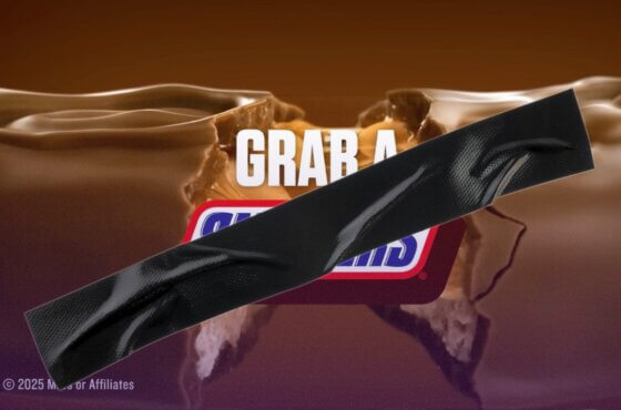 snickers test czarnej taśmy